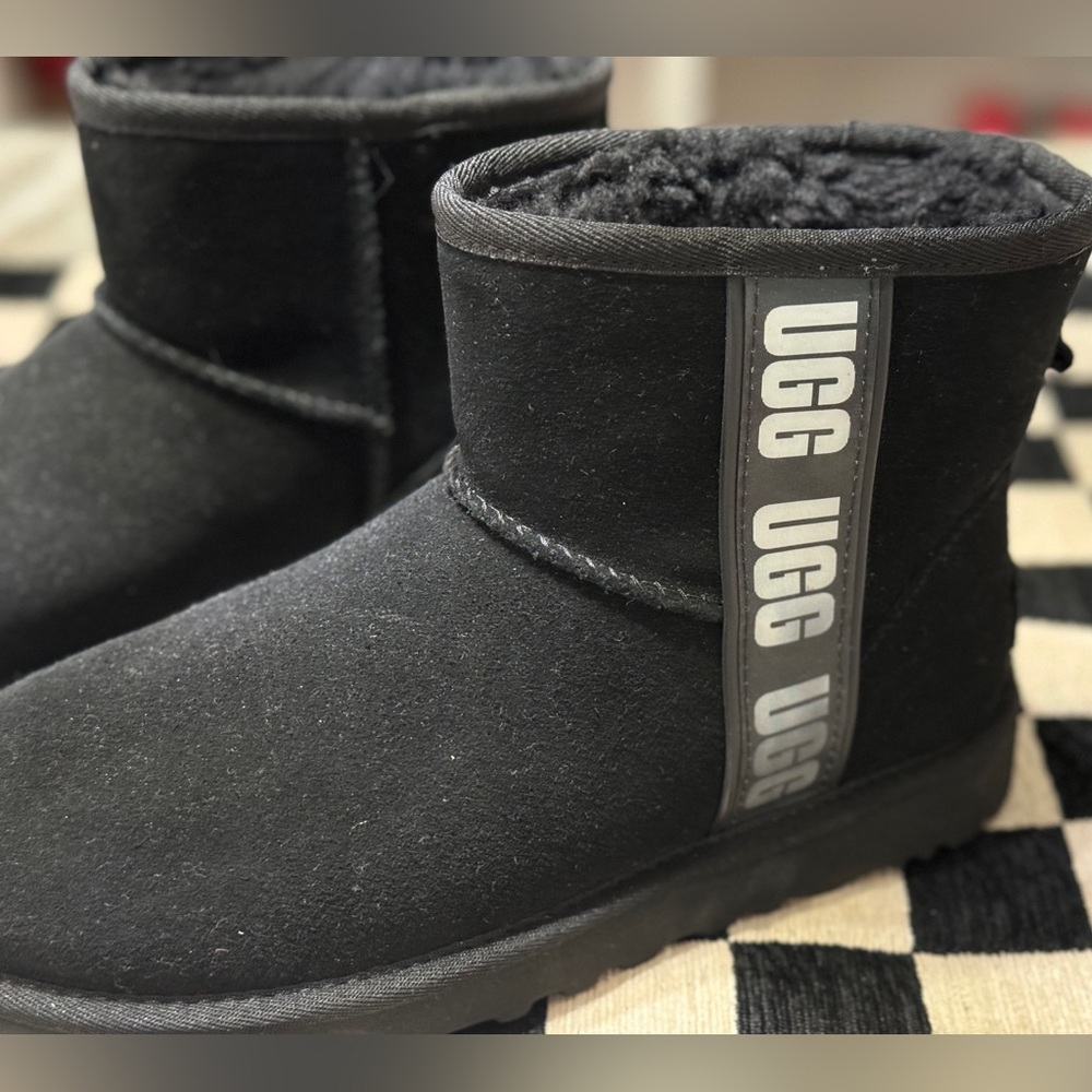 UGG Classic Mini Logo Side Black Size 8 - Picture 3 of 11